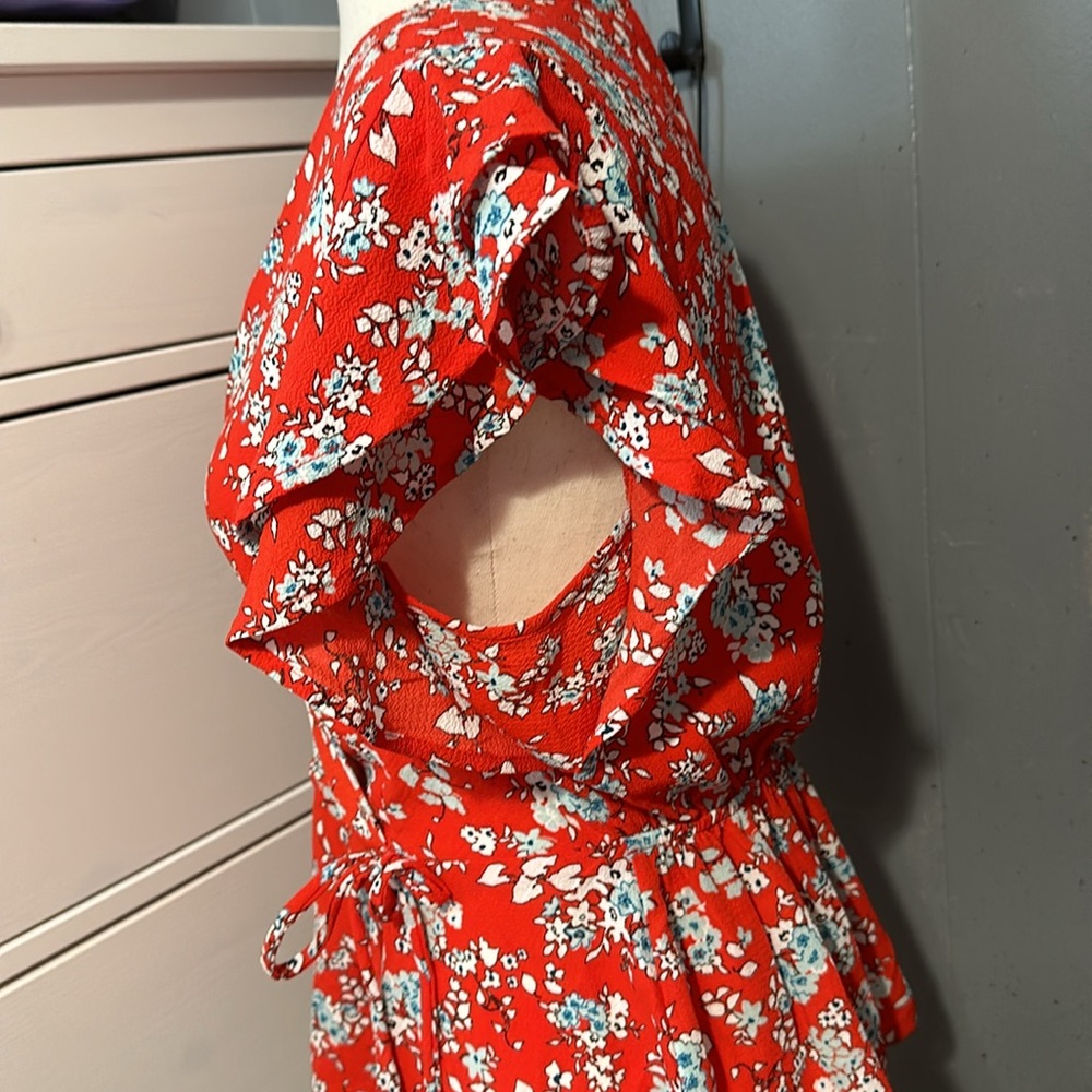 2/$25 Monteau floral Blouse - Picture 4 of 6